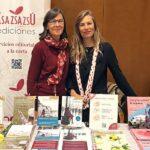 Almiu Bree y Laura González de Zsa Zsa Zsú Ediciones posan en la Feria del Libro Aragonés de la Almozara